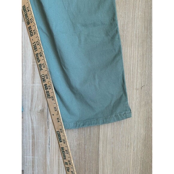 Gloria Vanderbilt Slimming Mid-Rise Green Pull On Crop Stretch Pants Size 12 EUC - Picture 7 of 7